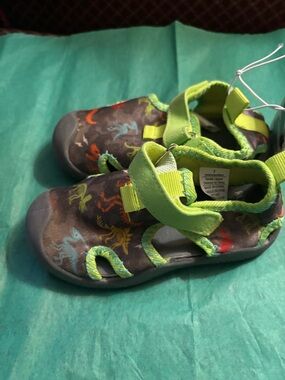 Robeez Lime Green and Gray Dino Print Water Shoes size 7 2 Years old NWT